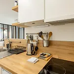 Cozy 1-bedroom With Amenities Near Iconic Montmartre Neighbourhood 아파트