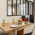 Cozy 1-bedroom With Amenities Near Iconic Montmartre Neighbourhood 아파트 *