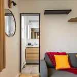 Cozy 1-bedroom With Amenities Near Iconic Montmartre Neighbourhood 파리