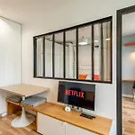 Cozy 1-bedroom With Amenities Near Iconic Montmartre Neighbourhood 아파트 *