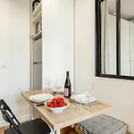 Cozy 1-bedroom With Amenities Near Iconic Montmartre Neighbourhood 파리