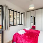 Cozy 1-bedroom With Amenities Near Iconic Montmartre Neighbourhood * 파리