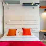 Cozy 1-bedroom With Amenities Near Iconic Montmartre Neighbourhood 아파트 *
