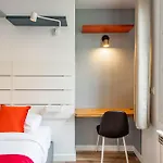 Cozy 1-bedroom With Amenities Near Iconic Montmartre Neighbourhood 아파트 파리