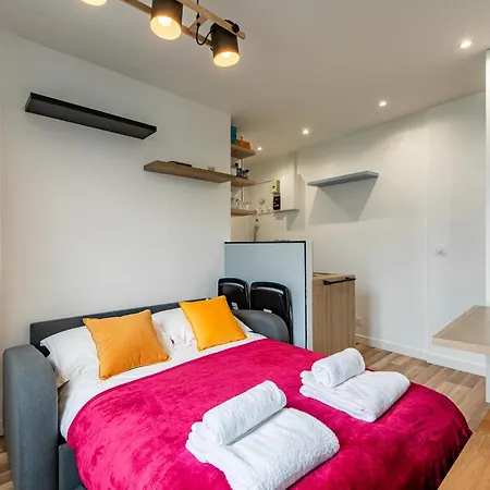 Apartment Cozy 1-bedroom With Amenities Near Iconic Montmartre Neighbourhood
