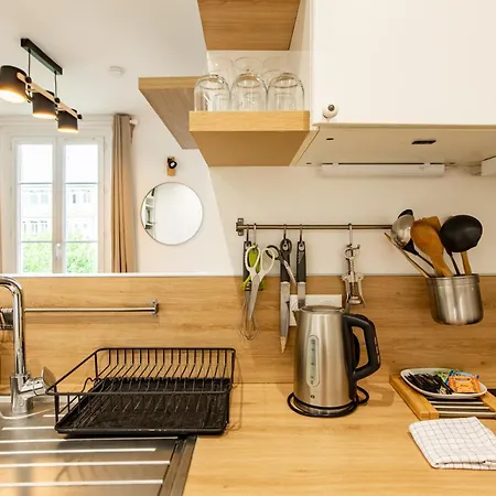 Cozy 1-bedroom With Amenities Near Iconic Montmartre Neighbourhood Apartment Paris
