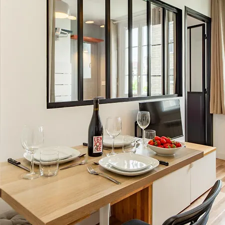 Cozy 1-bedroom With Amenities Near Iconic Montmartre Neighbourhood *