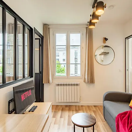 Apartment Cozy 1-bedroom With Amenities Near Iconic Montmartre Neighbourhood