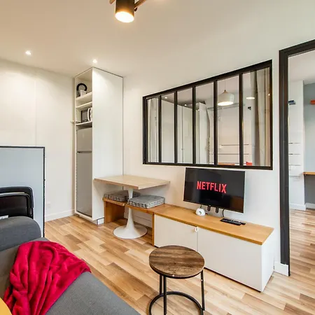 Apartment Cozy 1-bedroom With Amenities Near Iconic Montmartre Neighbourhood *