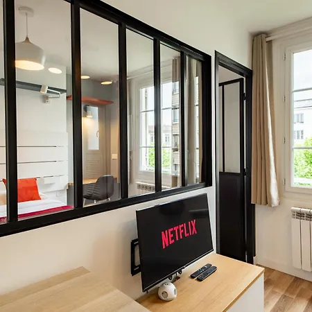 Cozy 1-bedroom With Amenities Near Iconic Montmartre Neighbourhood Apartment