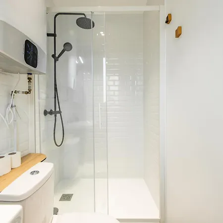 Apartment Cozy 1-bedroom With Amenities Near Iconic Montmartre Neighbourhood *