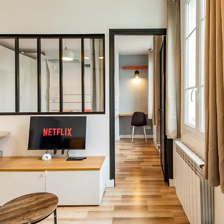 Cozy 1-bedroom With Amenities Near Iconic Montmartre Neighbourhood Apartment Paris