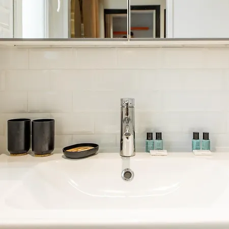 Apartment Cozy 1-bedroom With Amenities Near Iconic Montmartre Neighbourhood