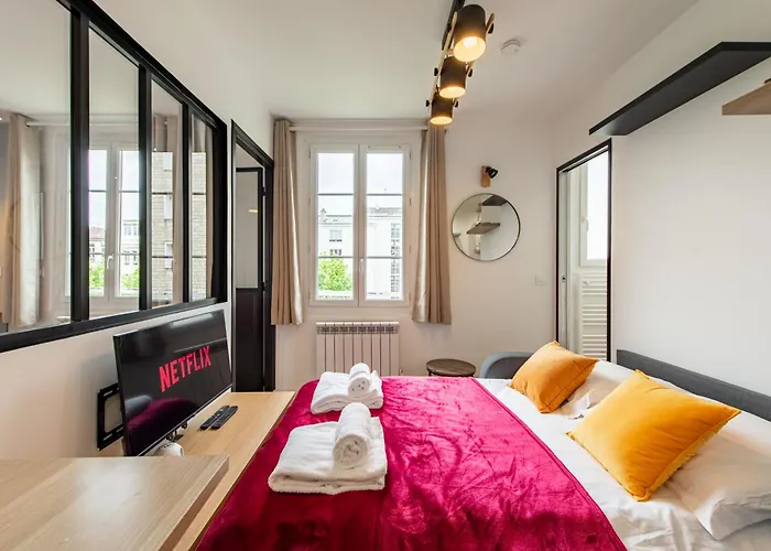 Cozy 1-bedroom With Amenities Near Iconic Montmartre Neighbourhood Lägenhet Paris