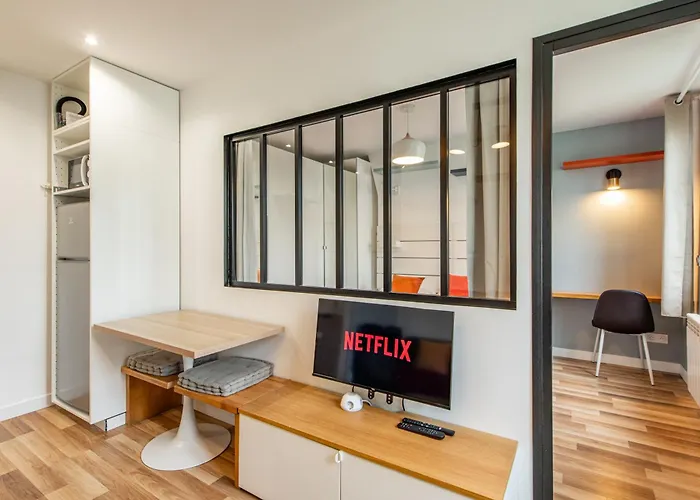 Cozy 1-bedroom With Amenities Near Iconic Montmartre Neighbourhood Lägenhet *